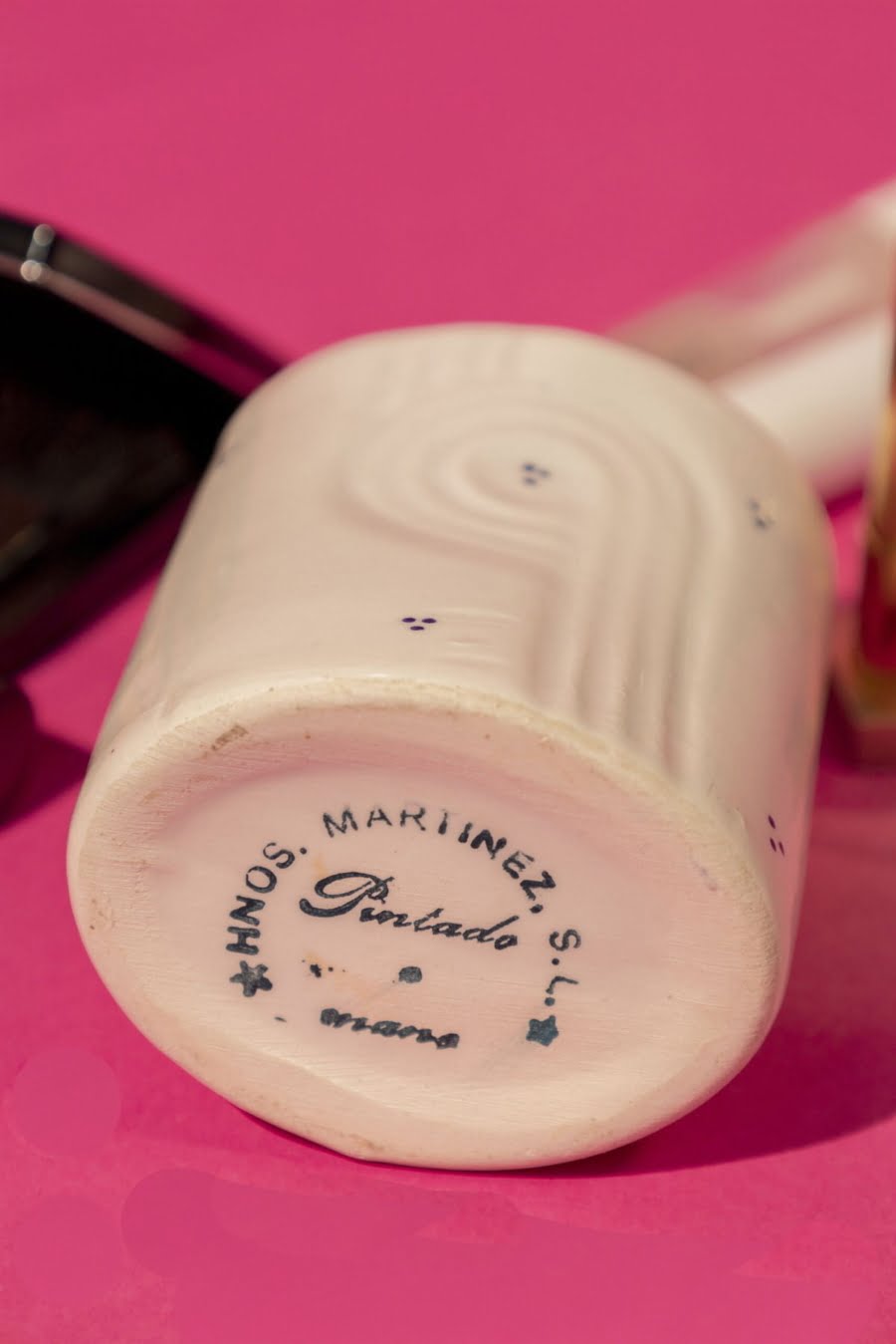Mid-century ceramic make-up holder - Image 9