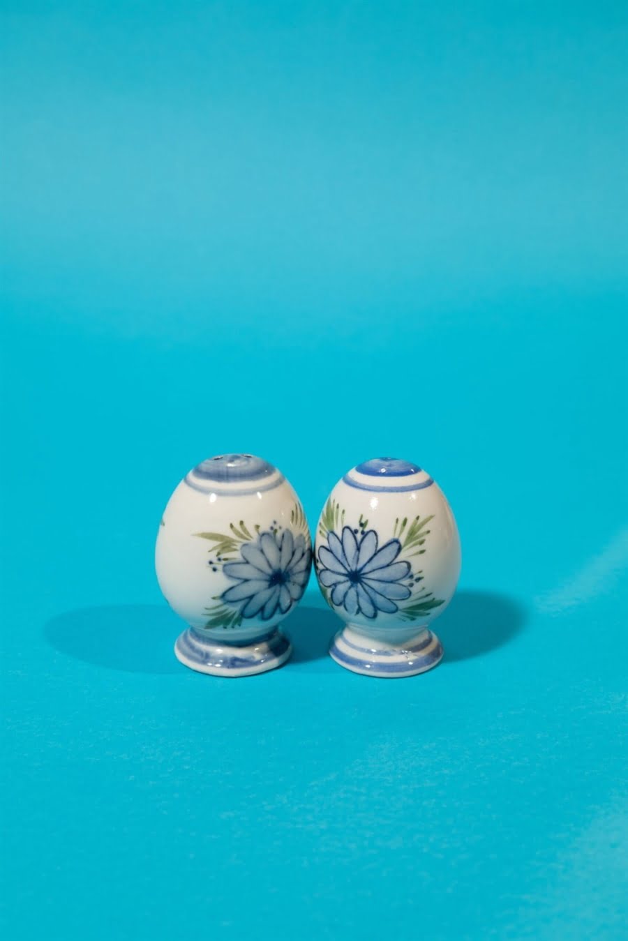 deep blue flowers salt and pepper shakers