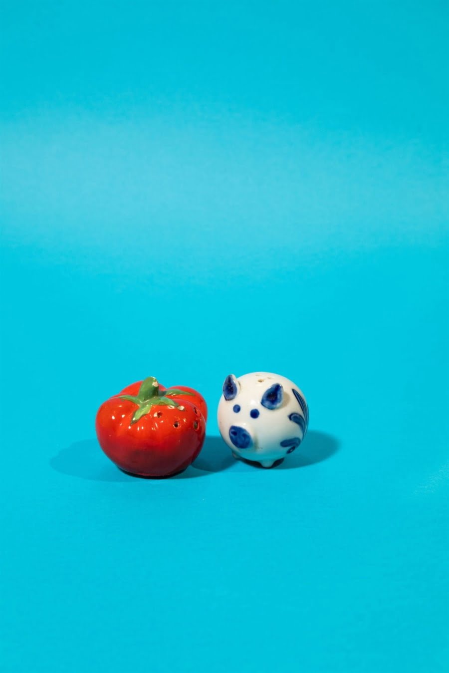 Piglet and tomato salt and pepper shaker set