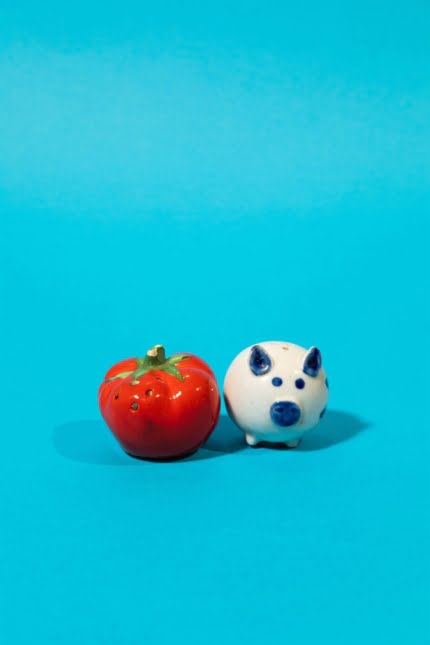 Piglet and tomato salt and pepper shaker set