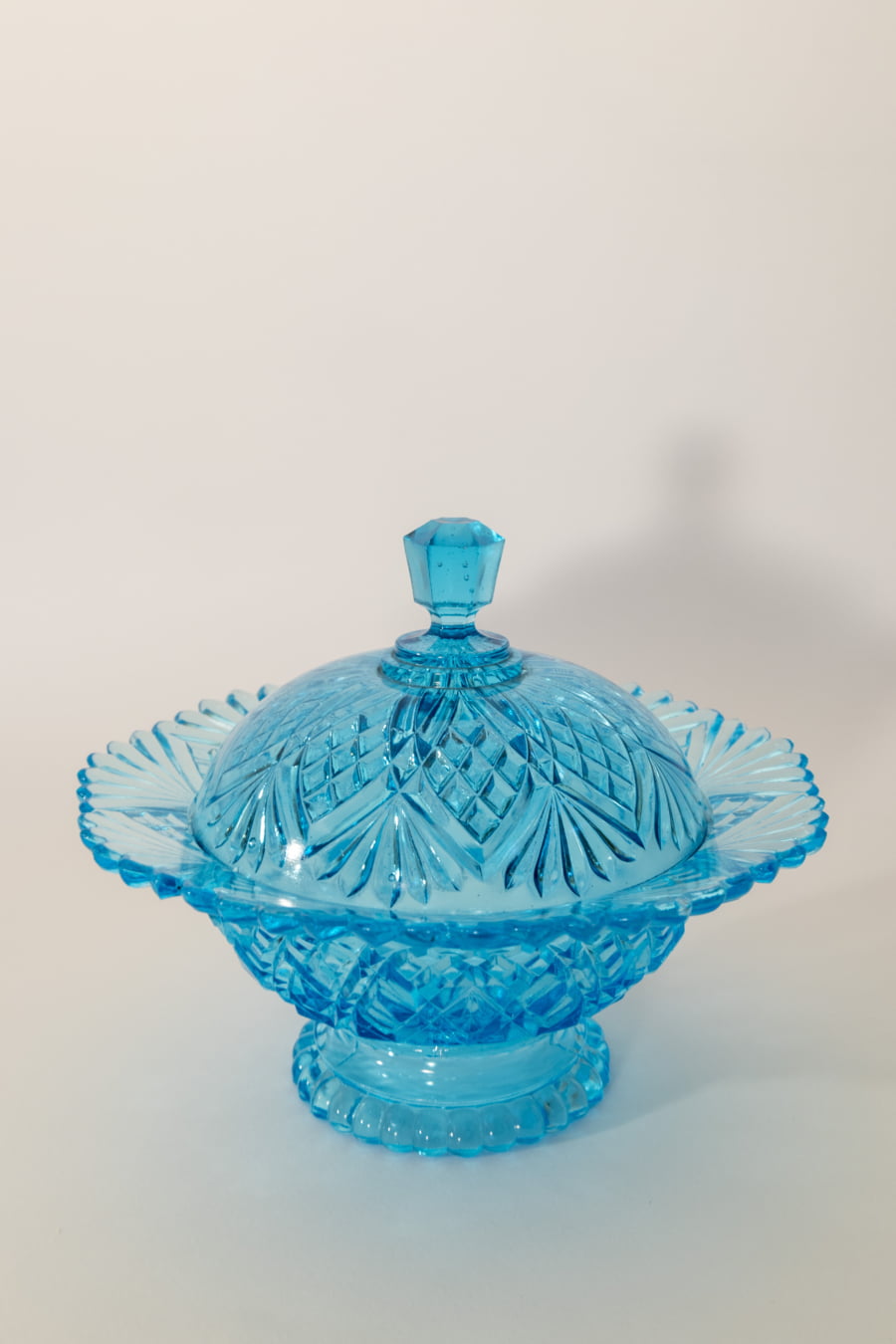 Art deco pressed glass decorative box - Image 3