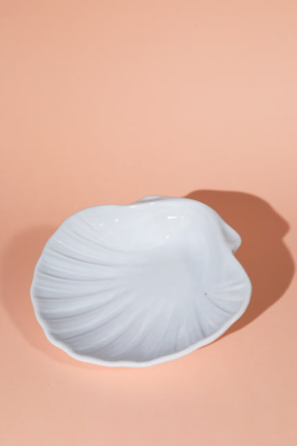 vintage shell ceramic plate