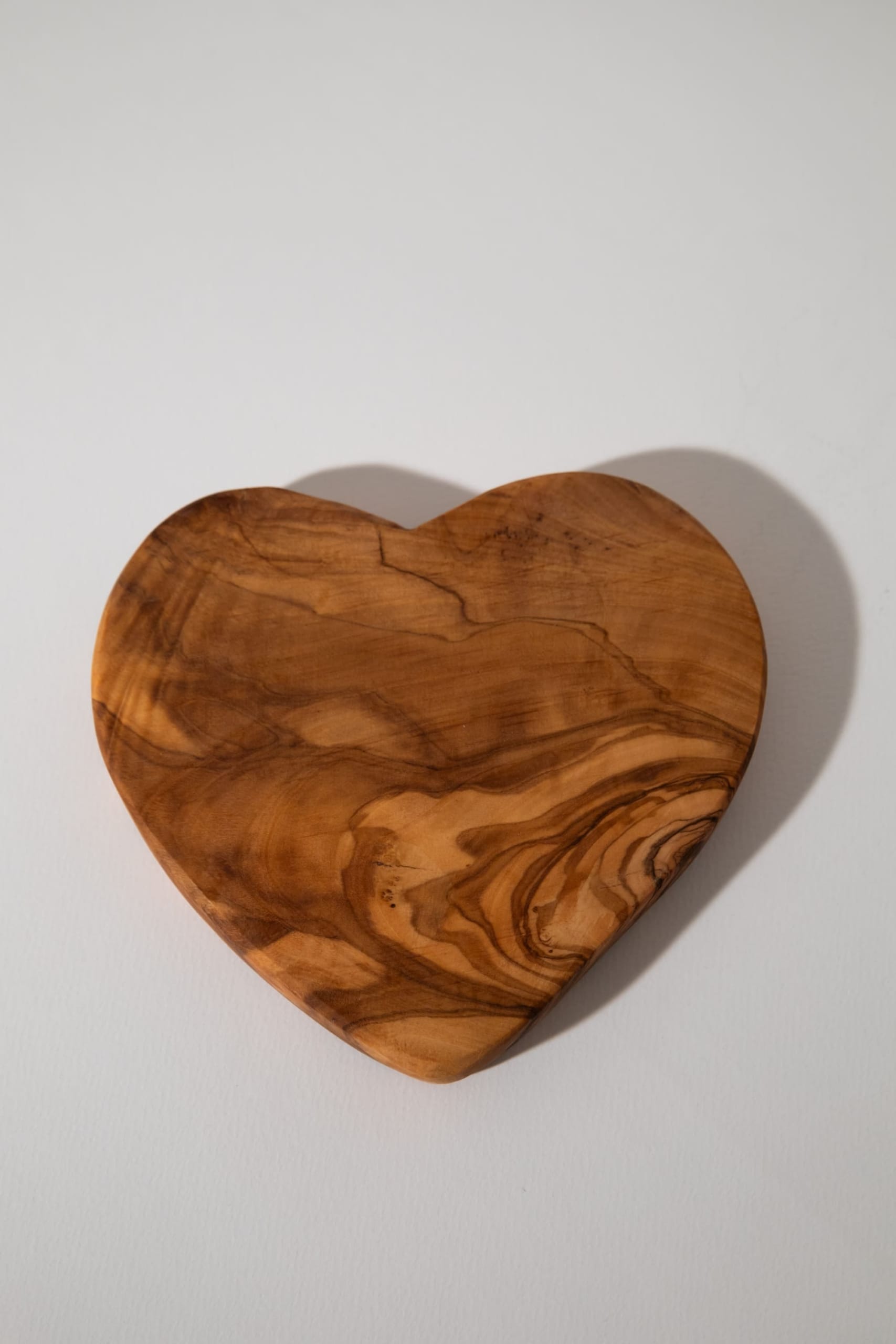 IMG_0470 Italian heart-shaped olive wood trivet - Image 1